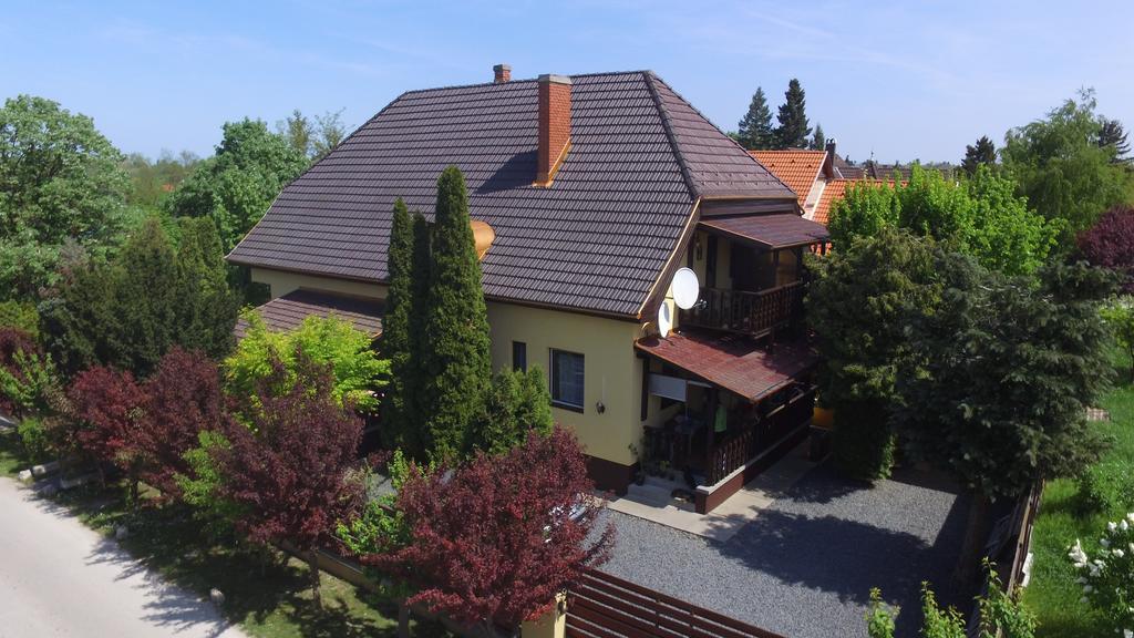 Emi Vendeghaz Hotel Balatonszemes Exterior photo
