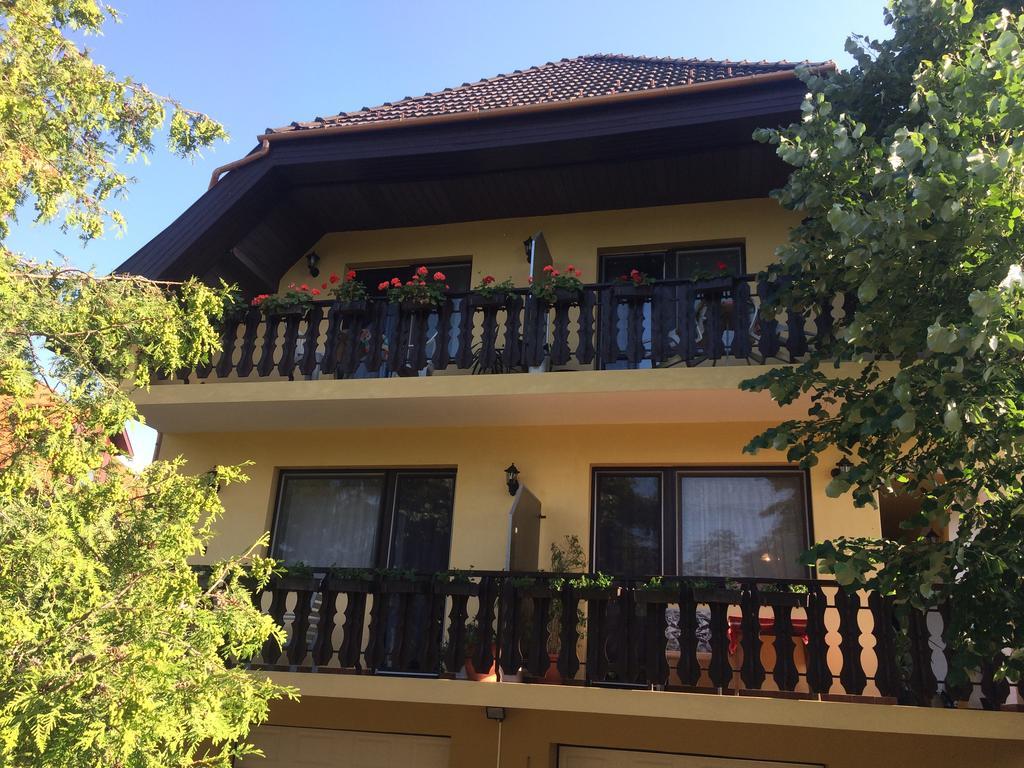 Emi Vendeghaz Hotel Balatonszemes Exterior photo