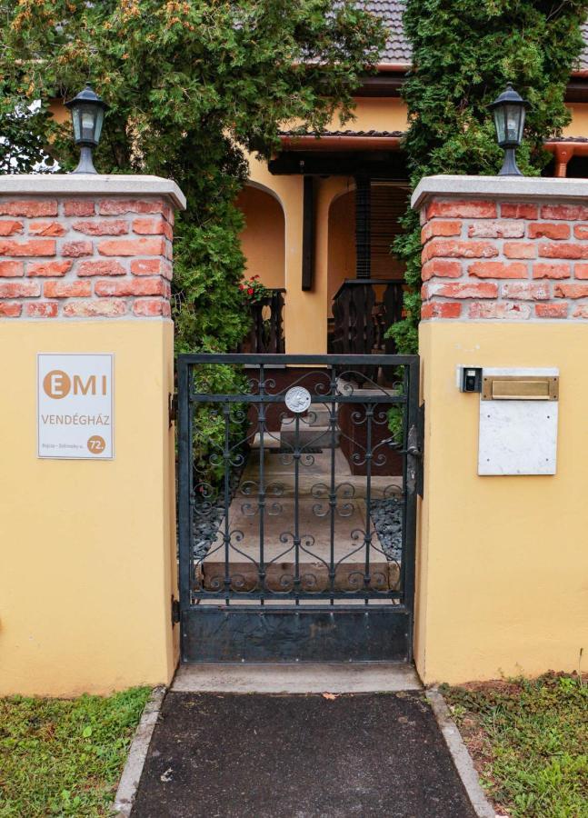 Emi Vendeghaz Hotel Balatonszemes Exterior photo