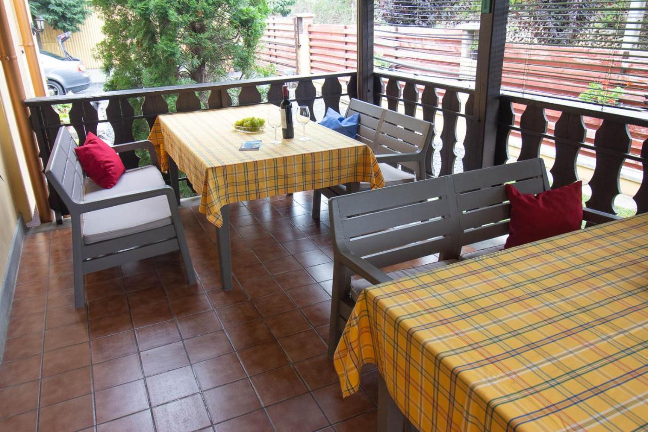 Emi Vendeghaz Hotel Balatonszemes Exterior photo